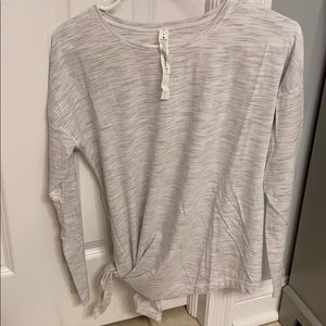PRACTICALLY NEW LULULEMON TIE-FRONT LONG SLEEVE